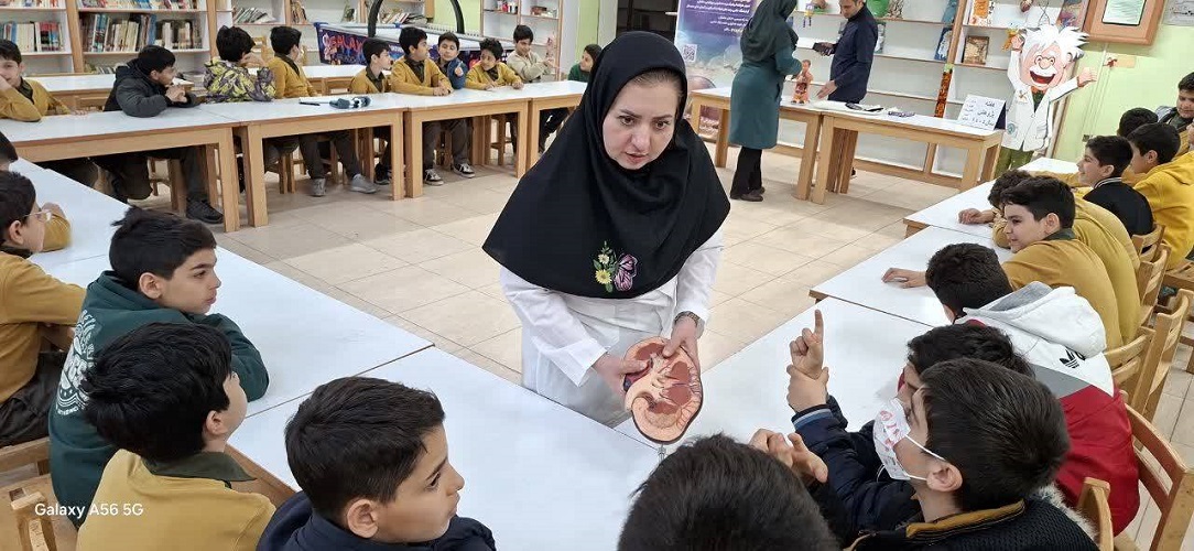 1385978 هفته پژوهش در مرکز علوم و فناوریهای نوین اصفهان