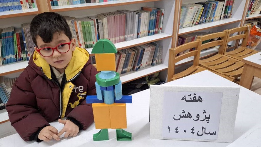 1385982 هفته پژوهش در مرکز علوم و فناوریهای نوین اصفهان