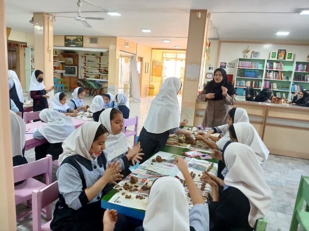 1386014-1 تسبیح های گلی، بهانه ای برای گفت و گوی دل ها در کانون