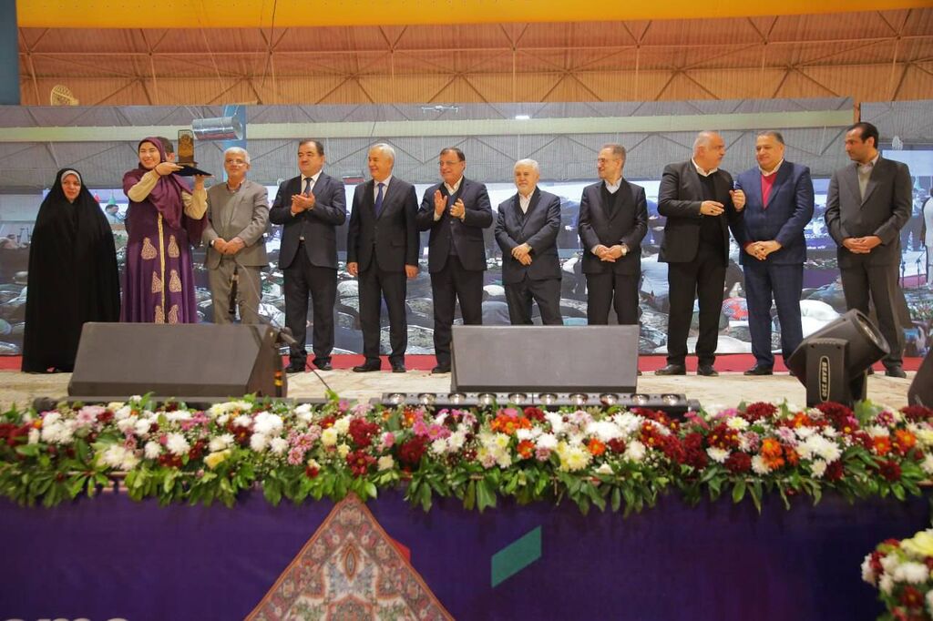 تقدیر از برگزیدگان جشنواره قصه‌گویی کانون گلستان در اختتامیه جشنواره اقوام