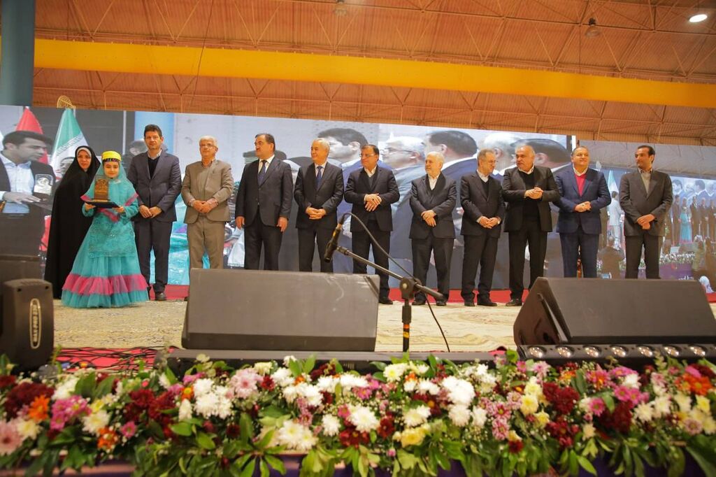 تقدیر از برگزیدگان جشنواره قصه‌گویی کانون گلستان در اختتامیه جشنواره اقوام