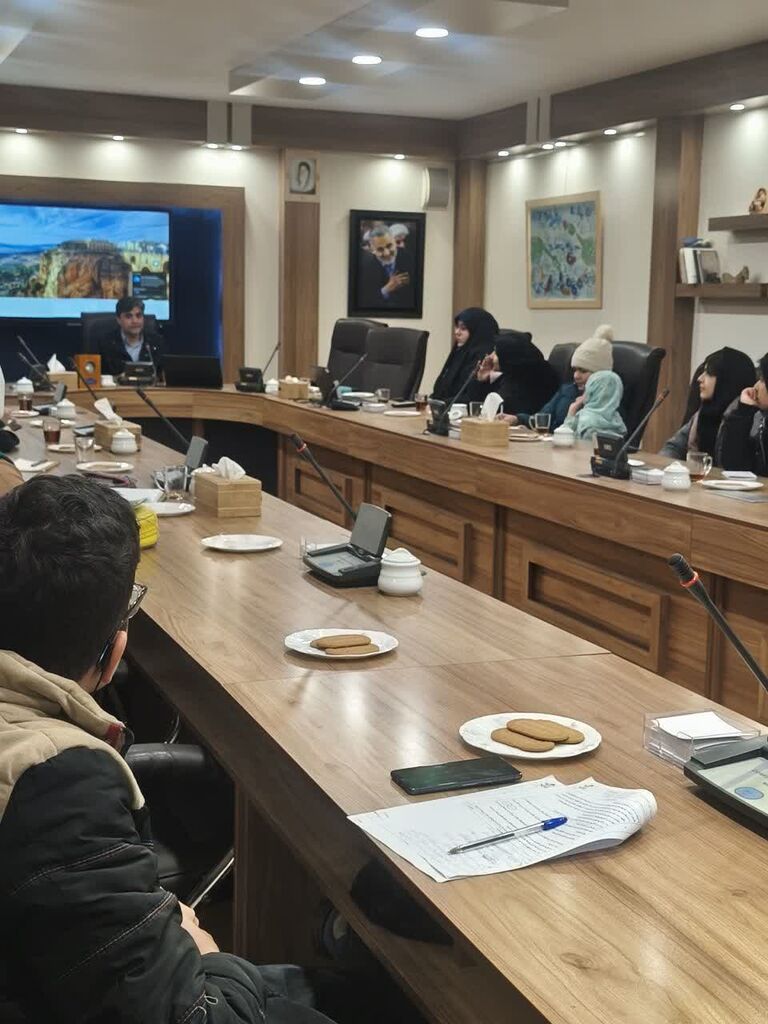 بررسی «پیرنگ» در کارگاه داستان باشگاه سیمرغ خراسان رضوی 