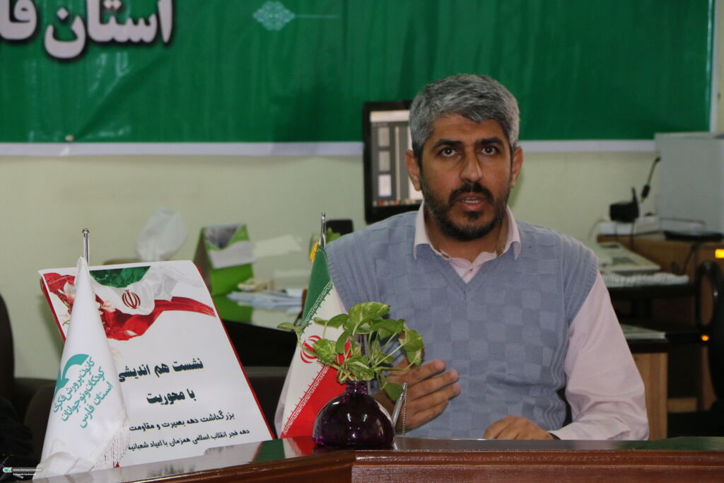 نشست هم‌اندیشی دهه بصیرت و دهه فجر در کانون فارس برگزار شد