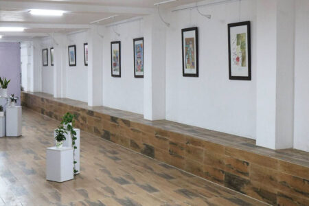 تجلی هویت ملی در قابِ هنر؛ بازدید مدیرکل امور اجتماعی استانداری گیلان از نمایشگاه «ایرانِ من»