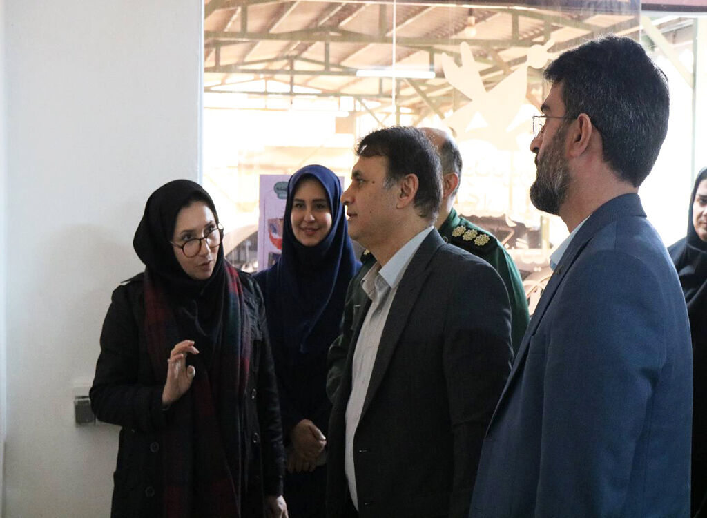 تجلی هویت ملی در قابِ هنر؛ بازدید مدیرکل امور اجتماعی استانداری گیلان از نمایشگاه «ایرانِ من»