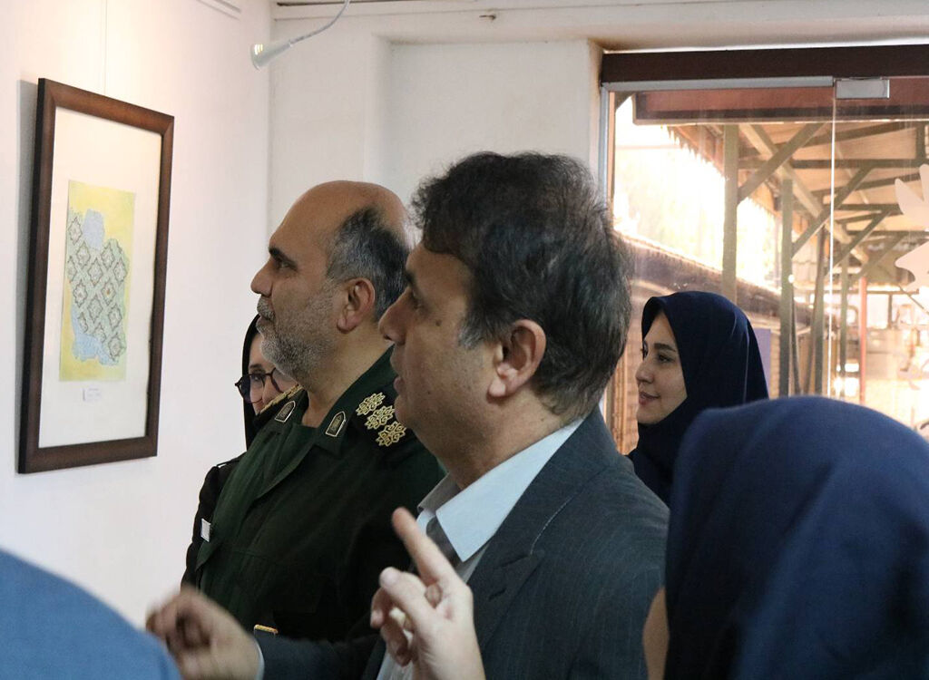 تجلی هویت ملی در قابِ هنر؛ بازدید مدیرکل امور اجتماعی استانداری گیلان از نمایشگاه «ایرانِ من»