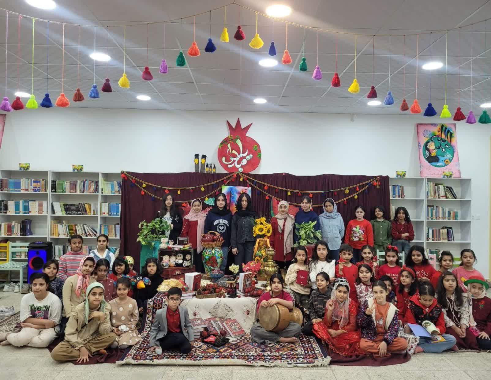 1387551 جشن شب یلدا با محور قصهگویی و شعر در مراکز کانون خوزستان