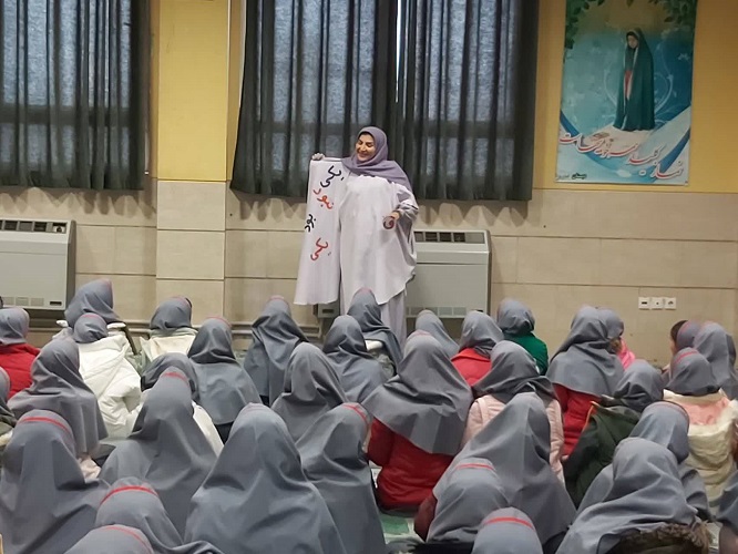 1387588 کاروان یلدا با قصههای پر از رمز و راز به مناطق مختلف شهر اصفهان رفت