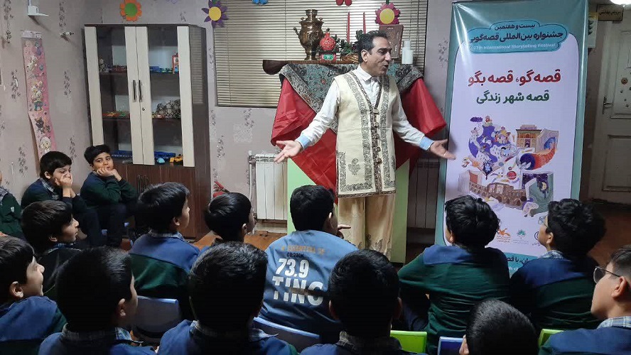 1387590 کاروان یلدا با قصههای پر از رمز و راز به مناطق مختلف شهر اصفهان رفت