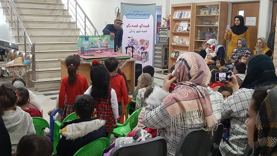 1387591 کاروان یلدا با قصههای پر از رمز و راز به مناطق مختلف شهر اصفهان رفت