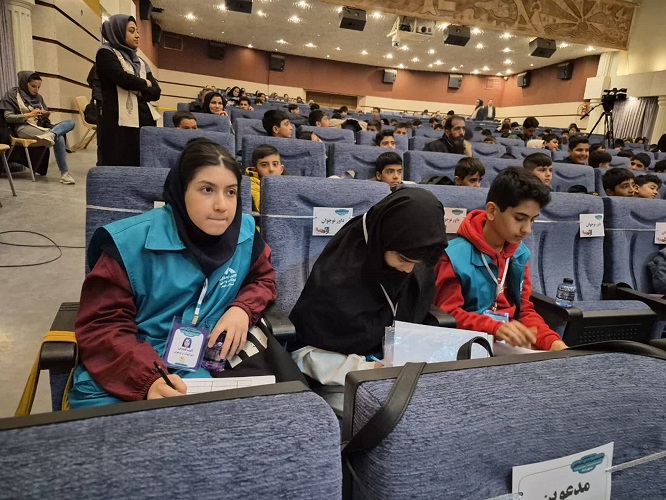 1387592 کاروان یلدا با قصههای پر از رمز و راز به مناطق مختلف شهر اصفهان رفت