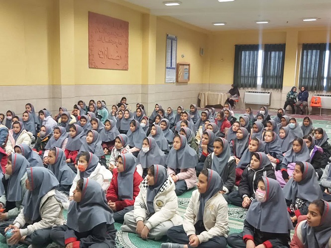 1387594 کاروان یلدا با قصههای پر از رمز و راز به مناطق مختلف شهر اصفهان رفت