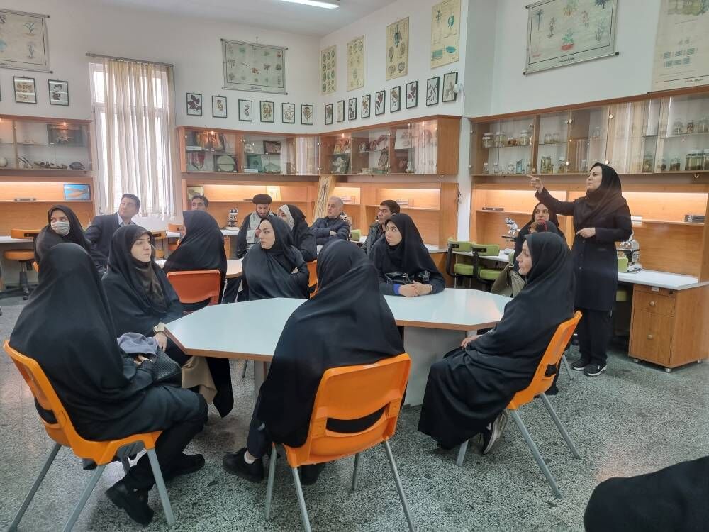 بازدید معاونان پرورشی منطقه ۱۳ از مرکز علوم و فناوری‌های نوین کانون استان تهران