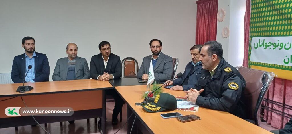 1387938 تقدیر سردار نجفی از قصهگویان محور ایثار و مقاومت جشنواره قصهگویی همدان