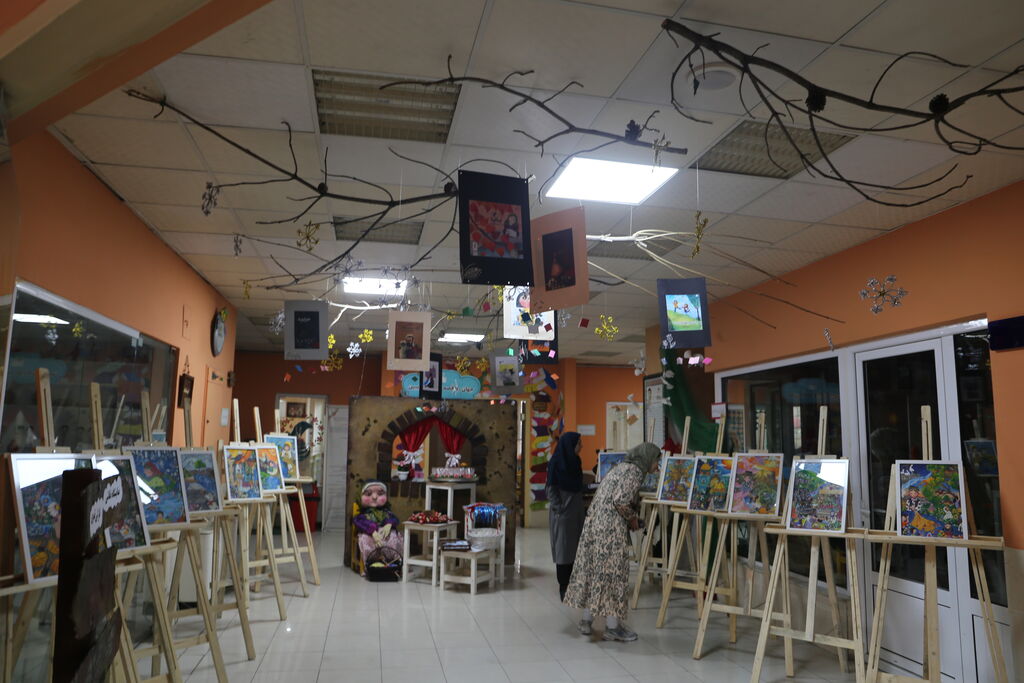 نمایش آثار نقاشی عضو کانون ارومیه