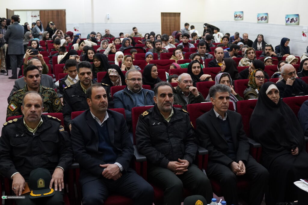 1388263 تقدیر سردار نجفی از قصهگویان محور ایثار و مقاومت جشنواره قصهگویی همدان