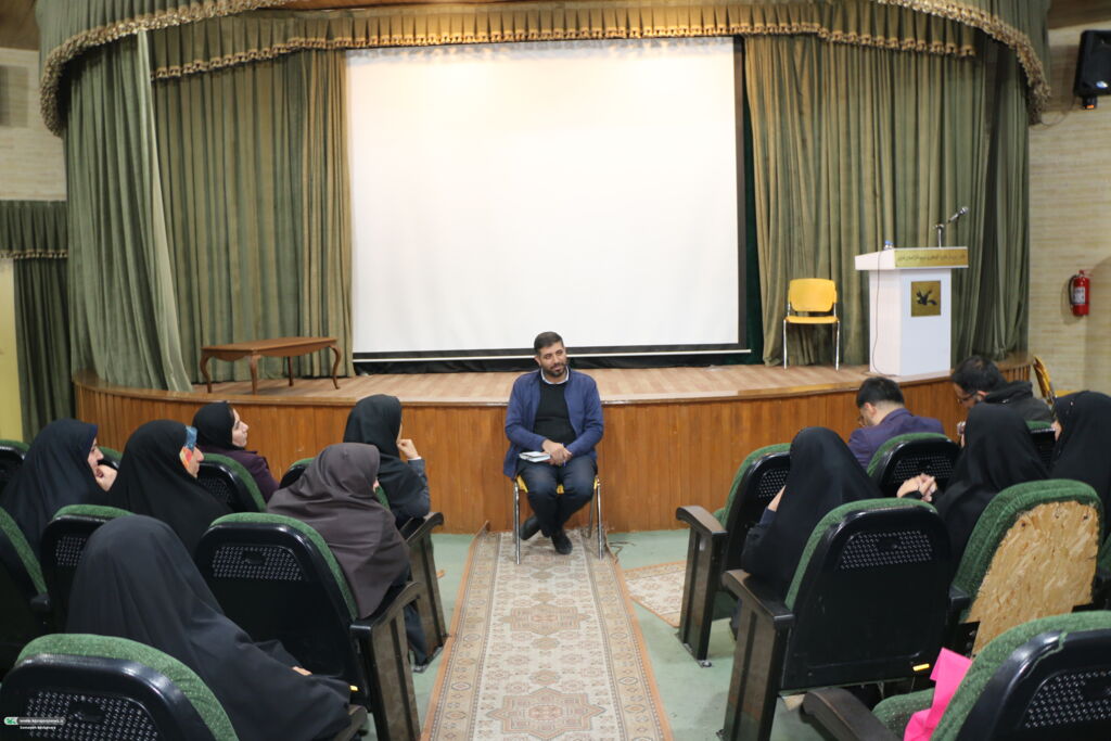 نشست آموزشی مربی‌مسئولان ومربیان کانون فارس با تأکید بر ارتقاء کیفیت تربیتی و توانمندسازی مراکز برگزار شد