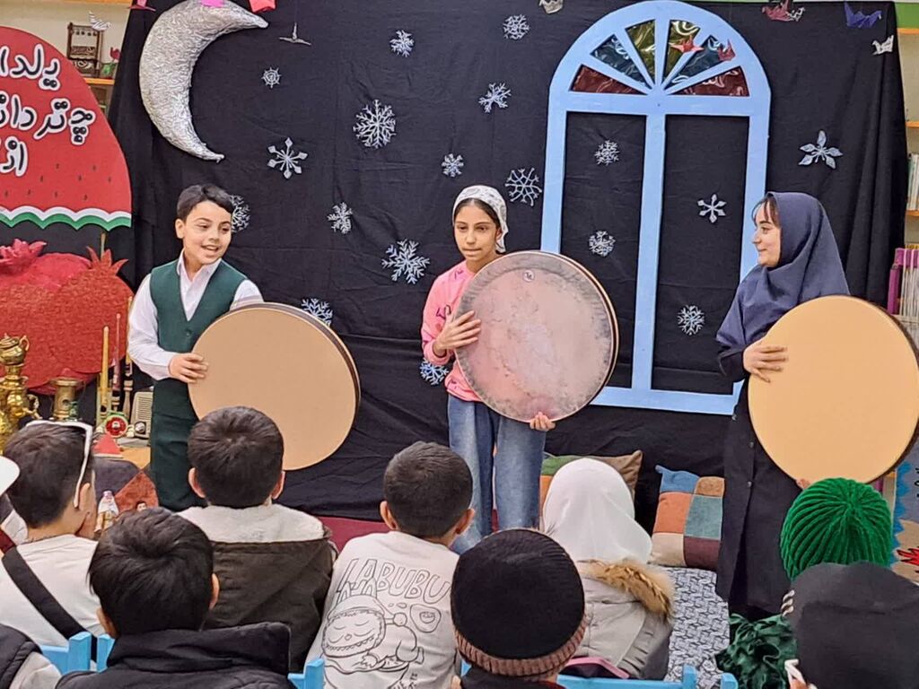 1389115 یلدای مرکز ۳۵ زیر چتر دانههای انار؛ جشن امید برای کودکان کار