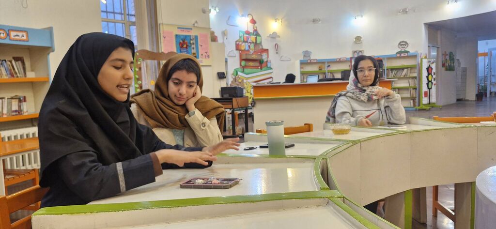 کودکان و نوجوانان مرکز ۲ با آزمایش‌های ساده، قدم در راه پژوهش گذاشتند