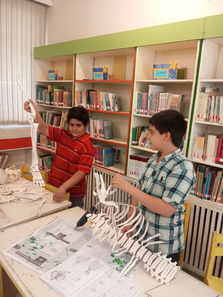 1389309 پسران مرکز ۲۷ کانون با «استخوانهای کوچک، کارکردهای بزرگ» رازهای بدن انسان را کشف کردند