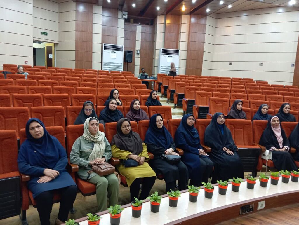 1389411 نشست تخصصی نقد و بررسی جایگاه زنان در رمانهای هوشنگ مرادی کرمانی و فریبا کلهر برگزار شد