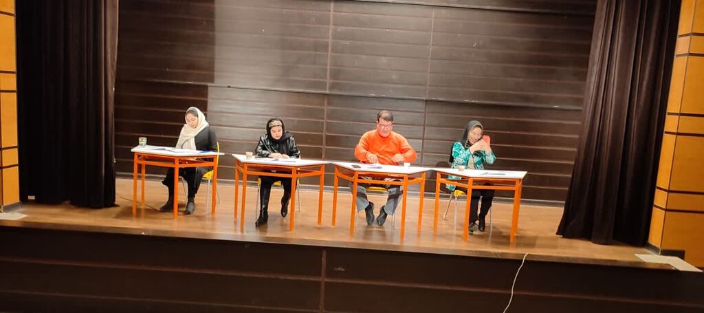 نمایشنامه‌خوانی «سلفی با گرگ» در سالن مرکز شماره‌ ۴ کانون کرمانشاه