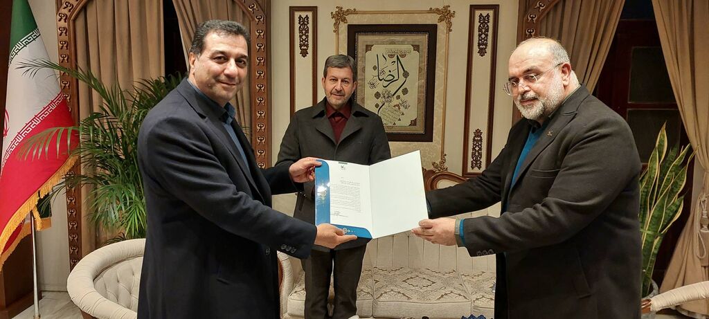 اعطای حکم ریاست اجرایی جشنواره بین‌المللی قصه‌گویی به استاندار اصفهان