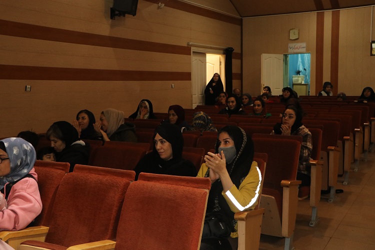 برگزاری کارگاه‌های فرهنگی، هنری و ادبی هم‌زمان با پرتاپ ماهوارها