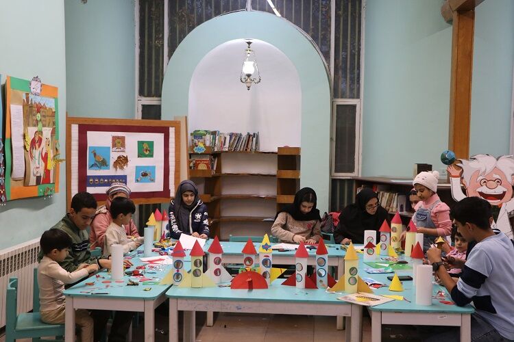 برگزاری کارگاه‌های فرهنگی، هنری و ادبی هم‌زمان با پرتاپ ماهوارها