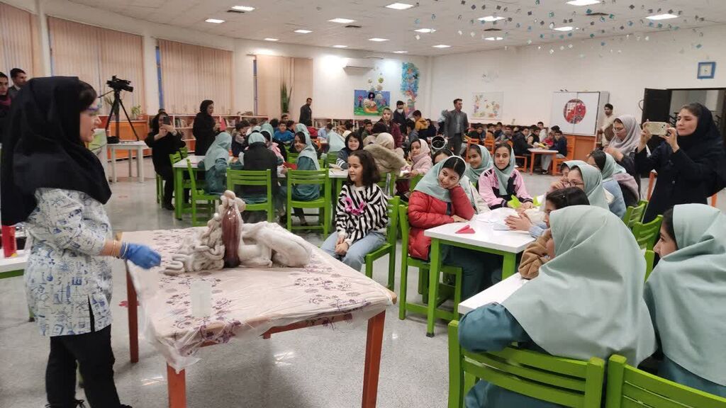 1390578 خلاقیت نوجوانان در مدار فضا