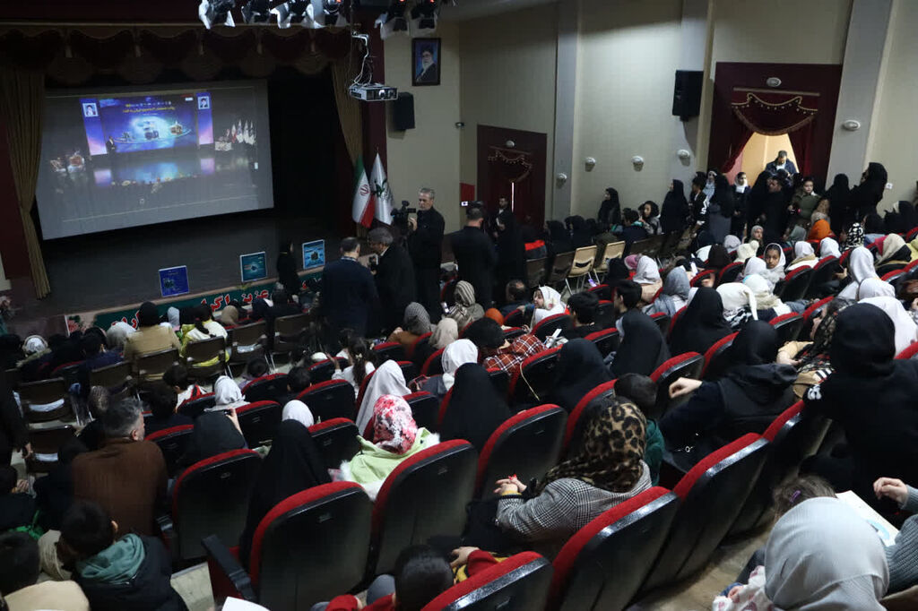 استقبال پرشور ۳۰۰ نفری از رویداد علمی «تا ثریا» در کانون شهید فرخی ارومیه