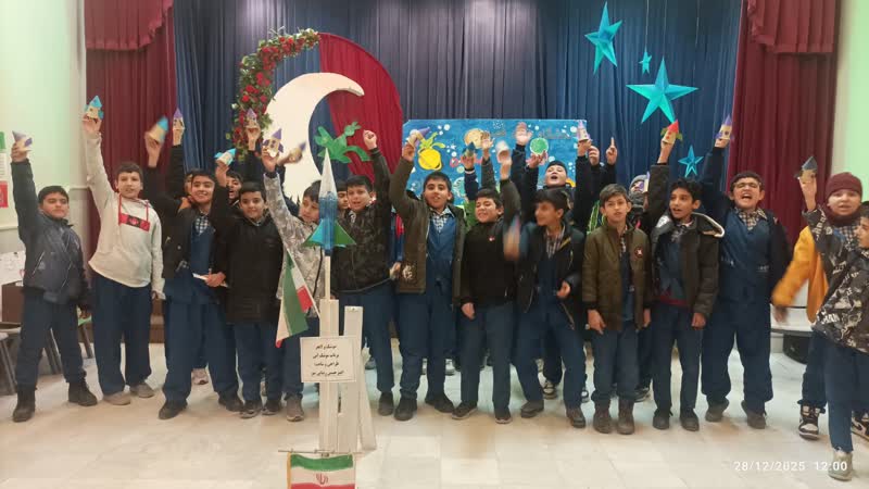 1391051 رویداد ملی «تا ثریا» به میزبانی کانون پرورش فکری در اراک برگزار شد