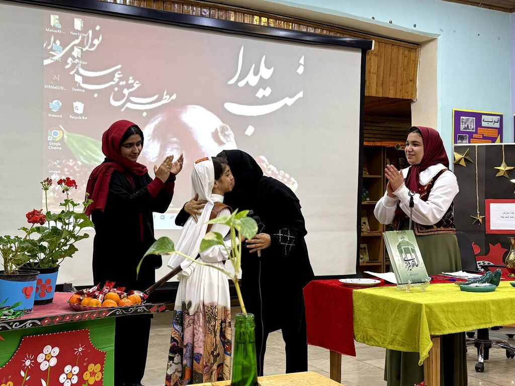 1391056 مراسم باشکوه شب یلدا در مرکز ۴۳ کانون استان تهران برگزار شد