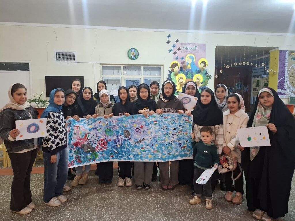 از "زمین تا ثریا" در مراکز کانون همدان با سفر رنگ‌ها اجرا شد