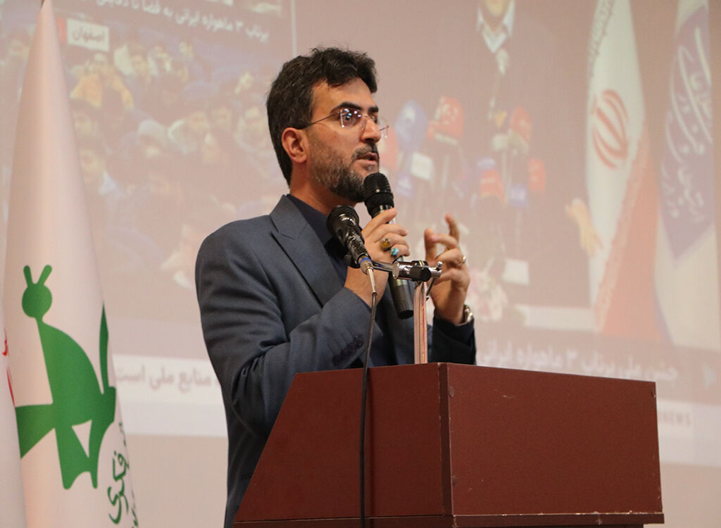 جشن علم و افتخار در رشت؛ همراهی کودکان و خانواده‌ها با پرتاب ماهواره‌های ایرانی به فضا