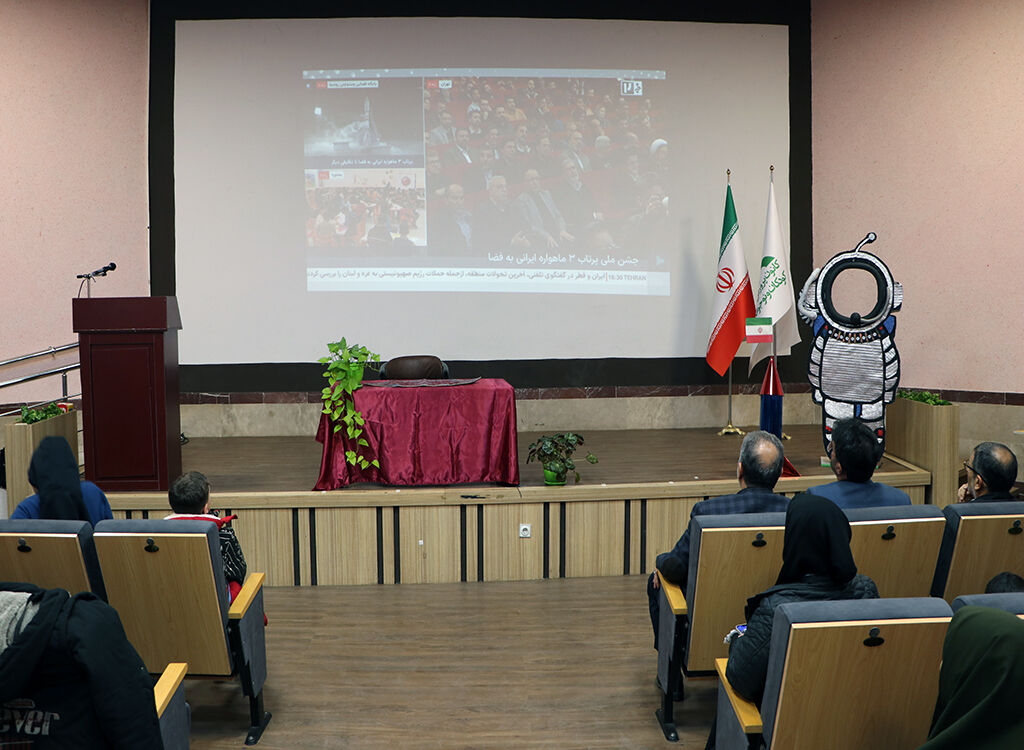 جشن علم و افتخار در رشت؛ همراهی کودکان و خانواده‌ها با پرتاب ماهواره‌های ایرانی به فضا