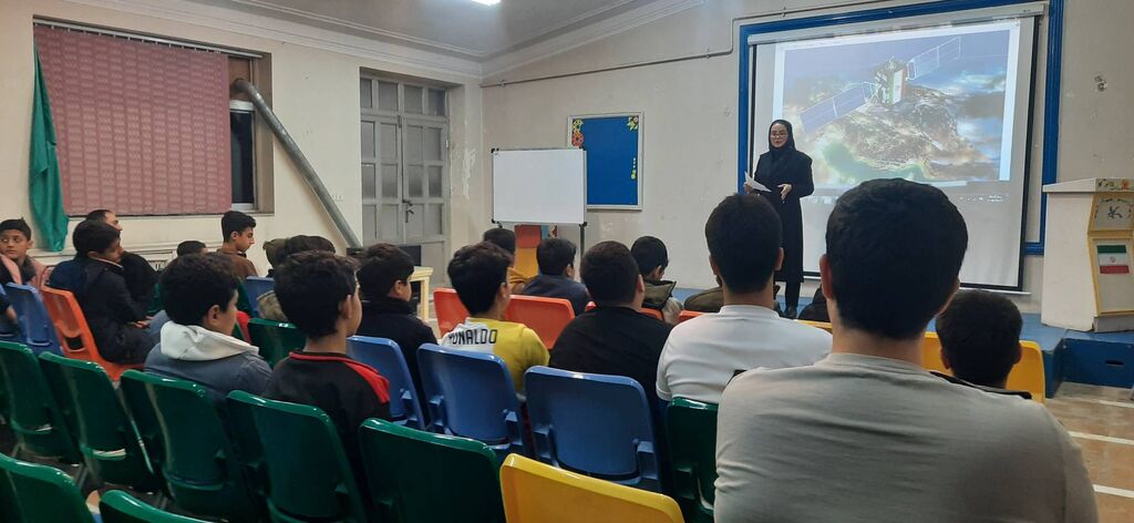 حضور پرشور کودکان و نوجوانان بابل همزمان با پرتاب ۳ ماهواره ایرانی