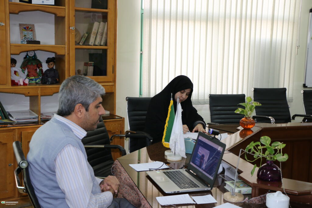 1391514 نشست هماندیشی مدیرکل و مربیان کانون فارس برگزار شد