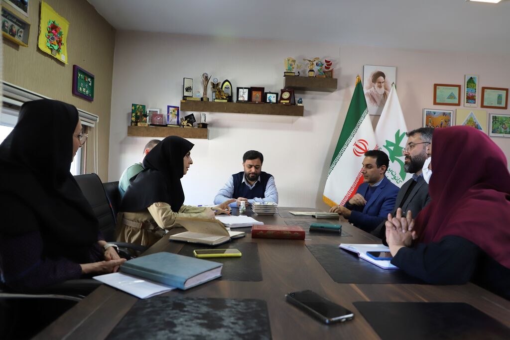 نشست مدیرکل کانون قزوین با روسای آموزش و پرورش استان