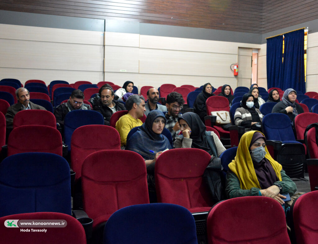 1391981 نشست توجیهی «محفل ستارهها» با هدف آگاهی همکاران کانون استان قم برگزار شد