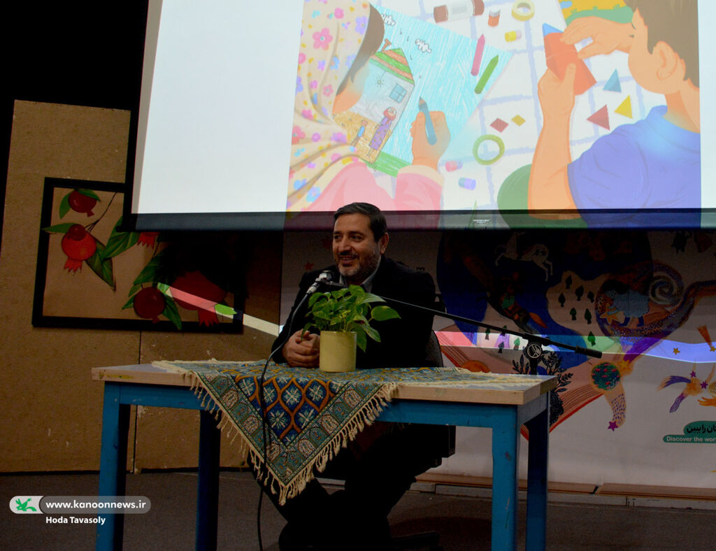 1391982 نشست توجیهی «محفل ستارهها» با هدف آگاهی همکاران کانون استان قم برگزار شد