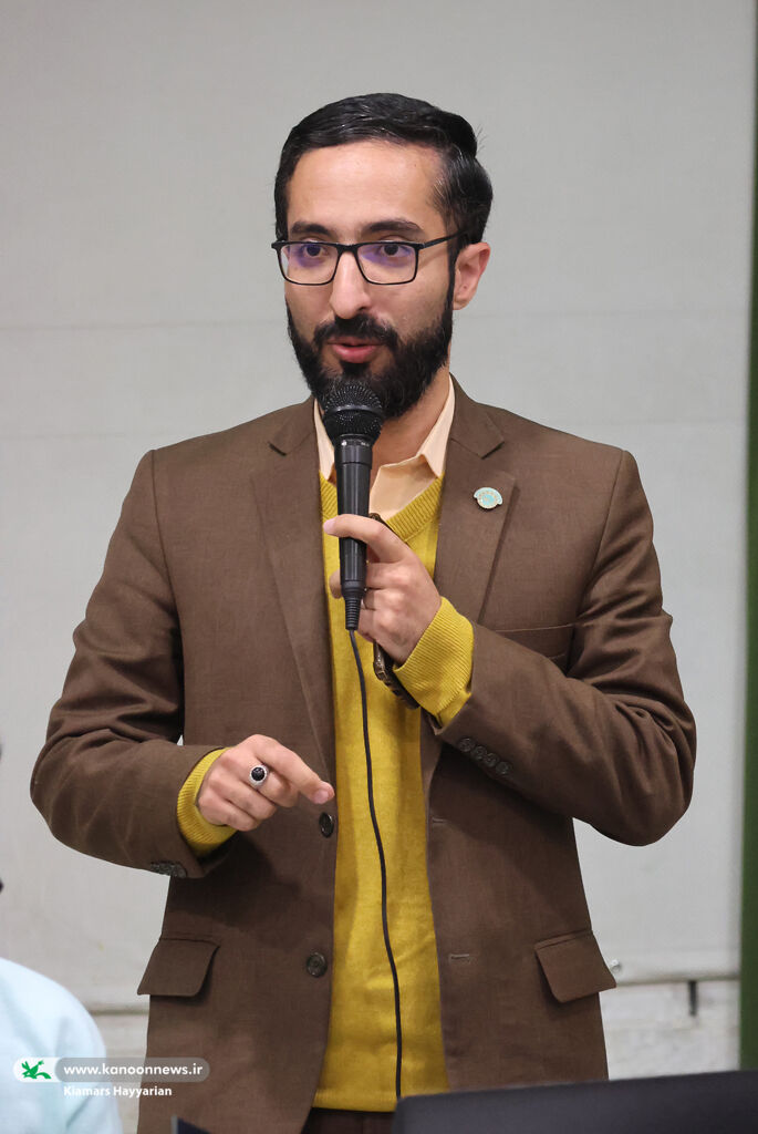 شعرخوانی نوجوانان در آیین گرامیداشت 9 دی