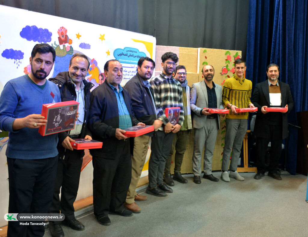 1392056 همزمان با نشست شورای فرهنگی؛ تقدیر از همکاران مرد کانون قم انجام شد