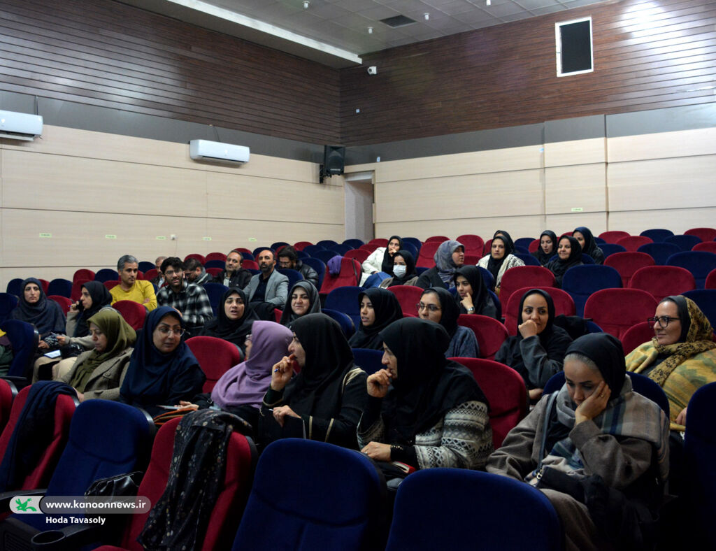 1392057 همزمان با نشست شورای فرهنگی؛ تقدیر از همکاران مرد کانون قم انجام شد