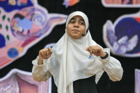 قصه گویی به ارتقاء توانمندی های فردی و جمعی افراد کمک می کند