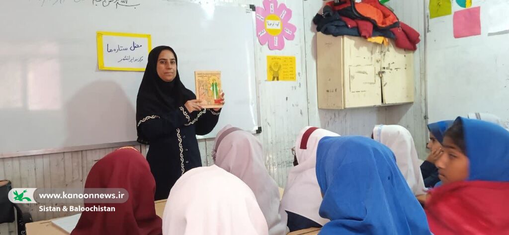 همکاران کانون سیستان و بلوچستان، برنامه «محفل ستاره‌ها» را به طور فعال معرفی می‌کنند