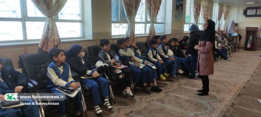 همکاران کانون سیستان و بلوچستان، برنامه «محفل ستاره‌ها» را به طور فعال معرفی می‌کنند