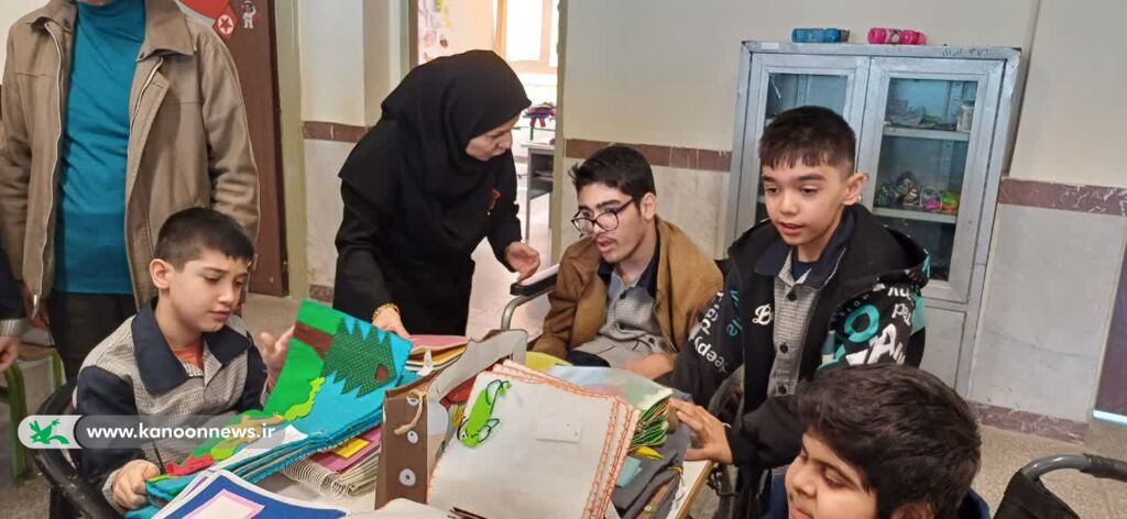 کتاب‌های حسی-لمسی کانون به مدارس علاقبندیان و ساعی رسیدند