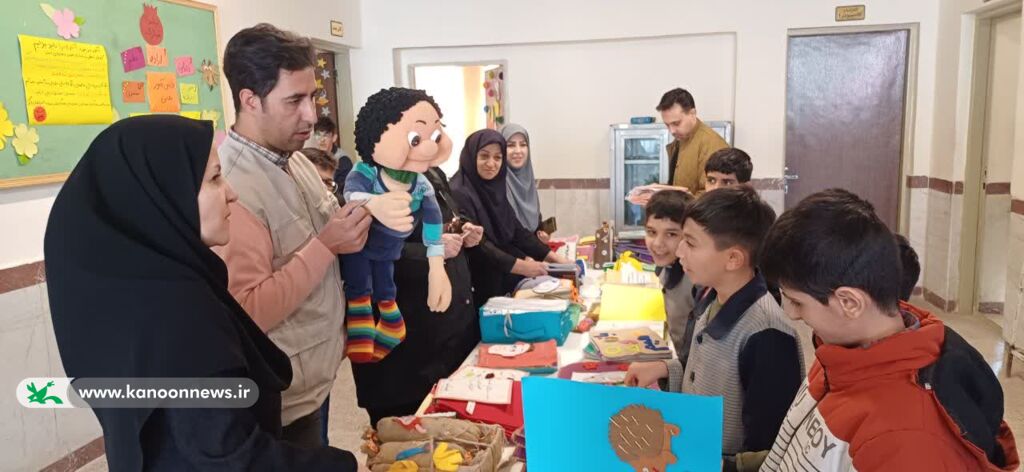 کتاب‌های حسی-لمسی کانون به مدارس علاقبندیان و ساعی رسیدند