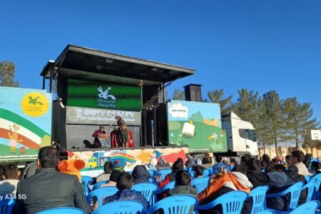 کاروان فرهنگی هنری تماشاخانه سیار کانون به شهرستان مروست رفت